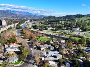 2912 W Riverside Drive, Burbank CA 91505