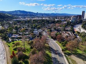 2912 W Riverside Drive, Burbank CA 91505