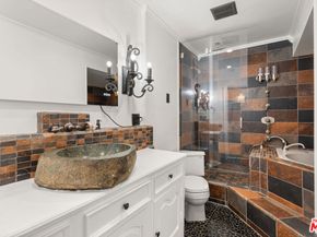 740 N Kings Road 102, West Hollywood CA 90069