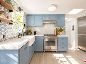 1014 Oakwood Avenue, Venice CA 90291