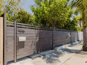 1014 Oakwood Avenue, Venice CA 90291