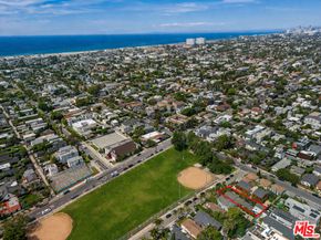 1014 Oakwood Avenue, Venice CA 90291