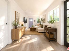 1014 Oakwood Avenue, Venice CA 90291