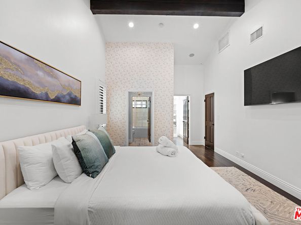 1110 N Beverly Glen Boulevard, Los Angeles CA 90077