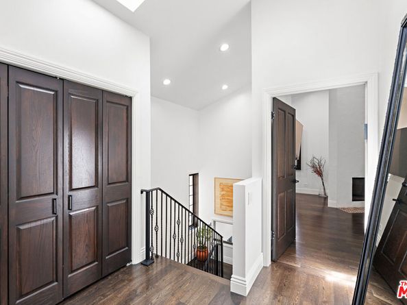 1110 N Beverly Glen Boulevard, Los Angeles CA 90077
