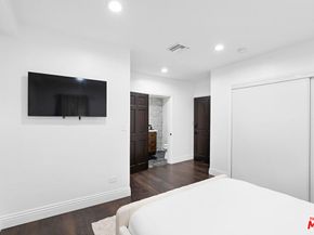 1110 N Beverly Glen Boulevard, Los Angeles CA 90077