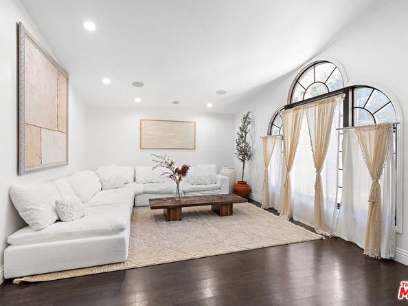 1110 N Beverly Glen Boulevard, Los Angeles CA 90077