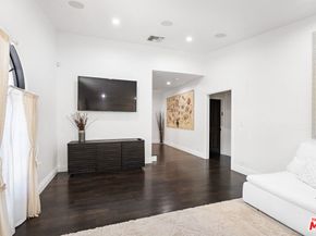 1110 N Beverly Glen Boulevard, Los Angeles CA 90077