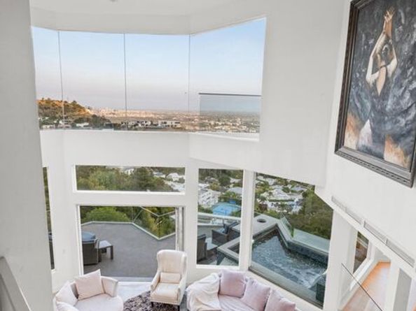 2183 Sunset Plaza Drive, Los Angeles CA 90069