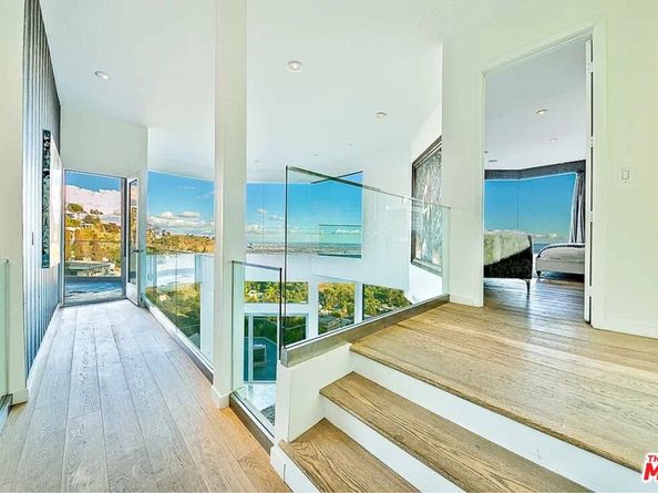 2183 Sunset Plaza Drive, Los Angeles CA 90069