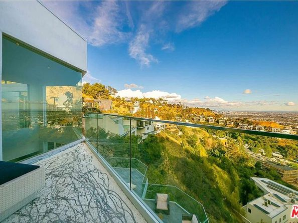 2183 Sunset Plaza Drive, Los Angeles CA 90069