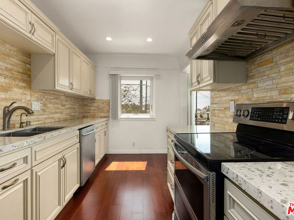 289 S Barrington Avenue A307, Los Angeles CA 90049