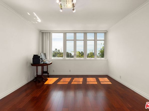 289 S Barrington Avenue A307, Los Angeles CA 90049