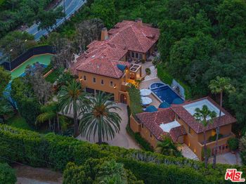 2719 Benedict Canyon Drive