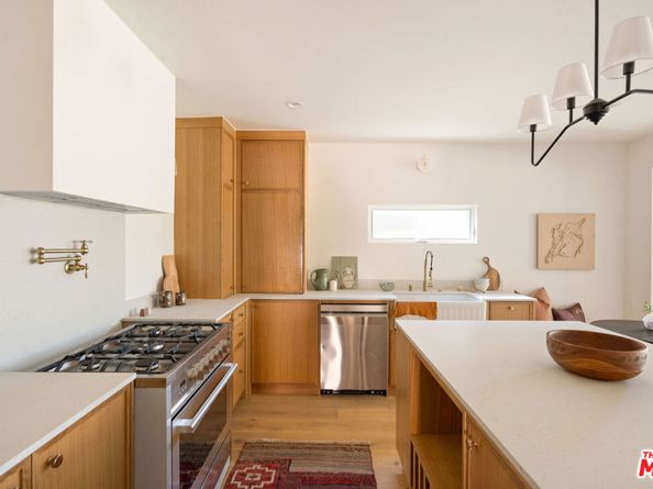 4257 Angeles Vista Boulevard, Los Angeles CA 90008