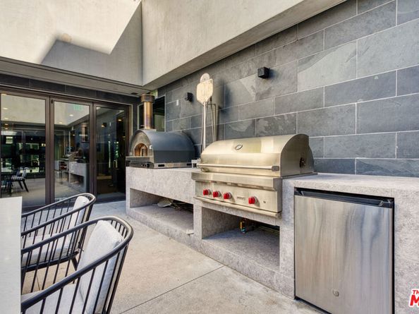 411 S Hamel Road 306, Los Angeles CA 90048