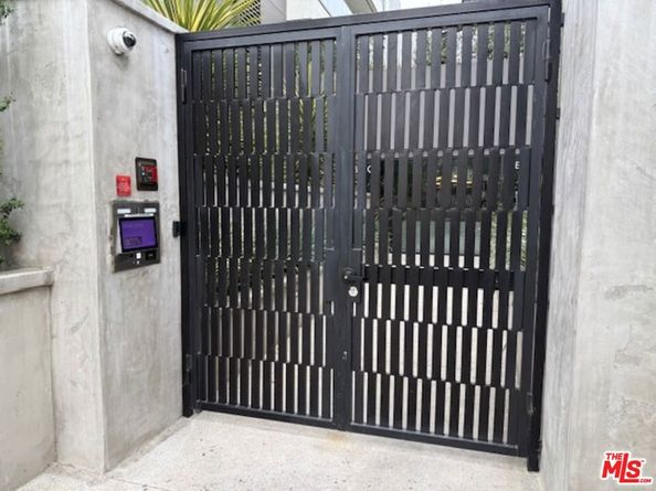 411 S Hamel Road 306, Los Angeles CA 90048