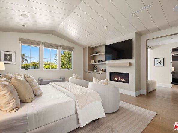 15125 Valley Vista Boulevard, Sherman Oaks CA 91403