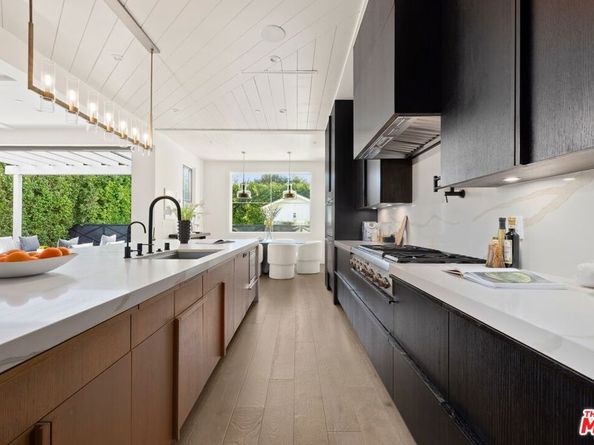 15125 Valley Vista Boulevard, Sherman Oaks CA 91403