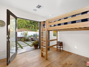 967 Vernon Avenue, Venice CA 90291