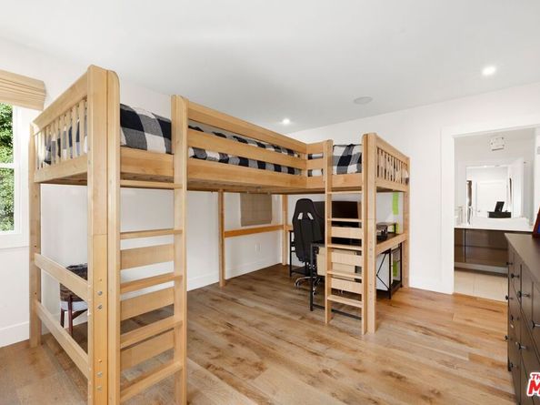 967 Vernon Avenue, Venice CA 90291