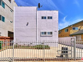 1132 S Oxford Avenue