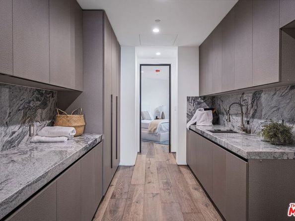 2304 Donella Circle, Los Angeles CA 90077