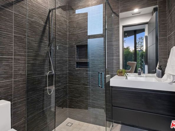 2304 Donella Circle, Los Angeles CA 90077