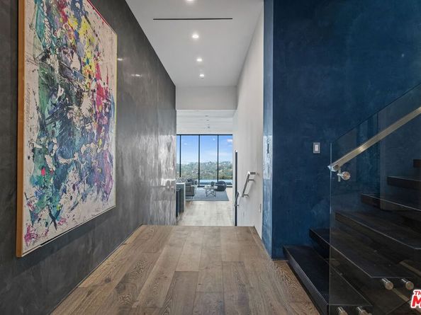 2304 Donella Circle, Los Angeles CA 90077