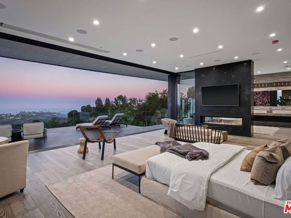 2304 Donella Circle, Los Angeles CA 90077