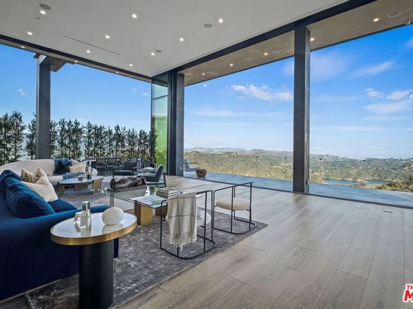 2304 Donella Circle, Los Angeles CA 90077