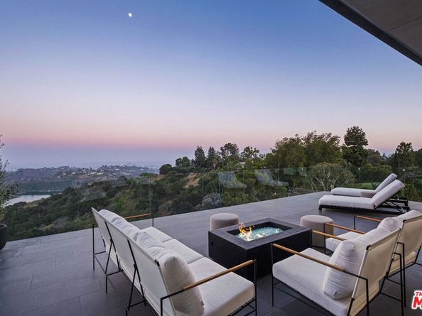 2304 Donella Circle, Los Angeles CA 90077