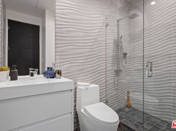 2304 Donella Circle, Los Angeles CA 90077