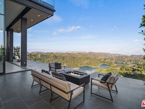 2304 Donella Circle, Los Angeles CA 90077