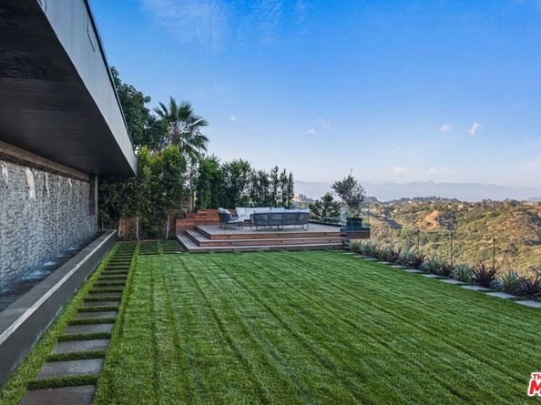 2304 Donella Circle, Los Angeles CA 90077