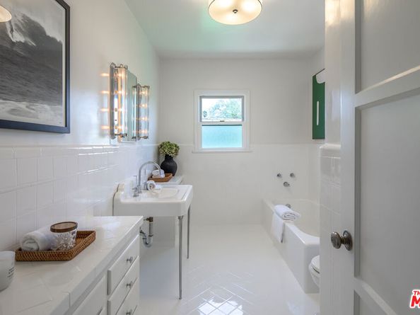 3987 Roxton Avenue, Los Angeles CA 90008