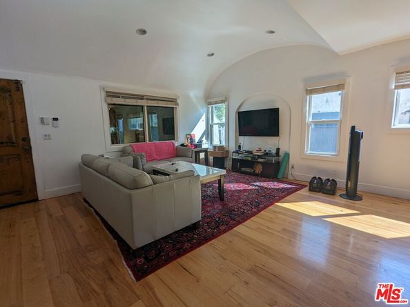 833 N Las Palmas Avenue, Los Angeles CA 90038