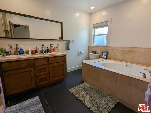 833 N Las Palmas Avenue, Los Angeles CA 90038