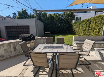 833 N Las Palmas Avenue