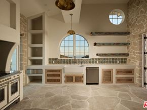 33239 Mulholland Highway, Malibu CA 90265