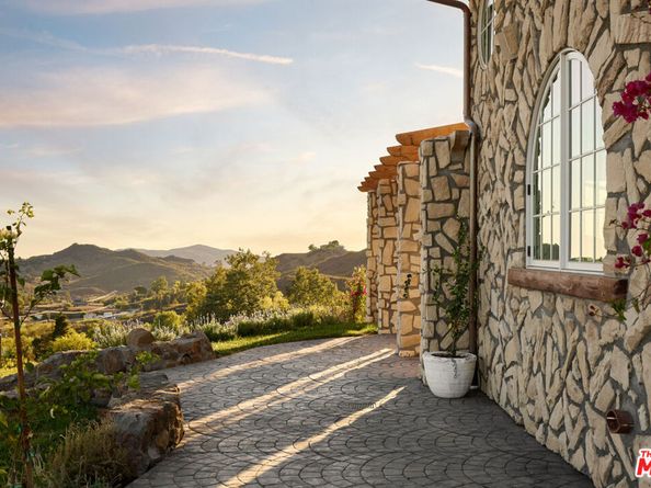 33239 Mulholland Highway, Malibu CA 90265