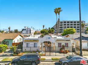 924 W 82nd Street, Los Angeles CA 90044