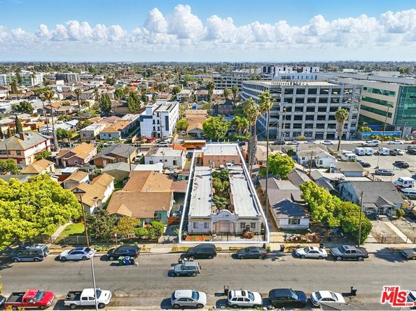 924 W 82nd Street, Los Angeles CA 90044