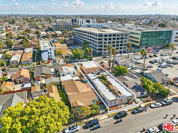 924 W 82nd Street, Los Angeles CA 90044