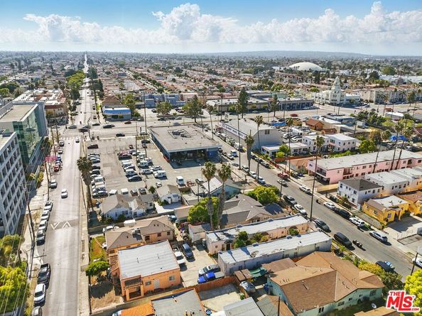 924 W 82nd Street, Los Angeles CA 90044