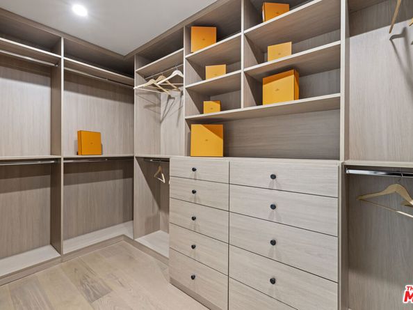 11268 Dona Lola Drive, Studio City CA 91604