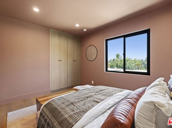11268 Dona Lola Drive, Studio City CA 91604