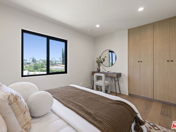 11268 Dona Lola Drive, Studio City CA 91604