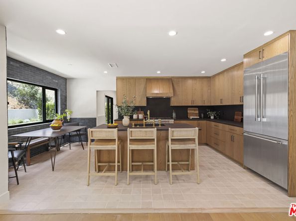 11268 Dona Lola Drive, Studio City CA 91604
