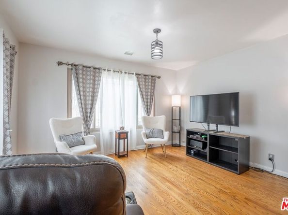 10725 S 8th Avenue, Inglewood CA 90303